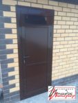 Алюминиевая дверь коричневая фото