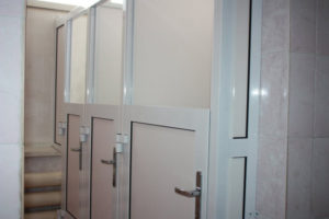Сантехнические двери для туалетных комнат