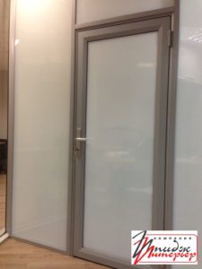 Алюминиевая дверь с матовым стеклом
